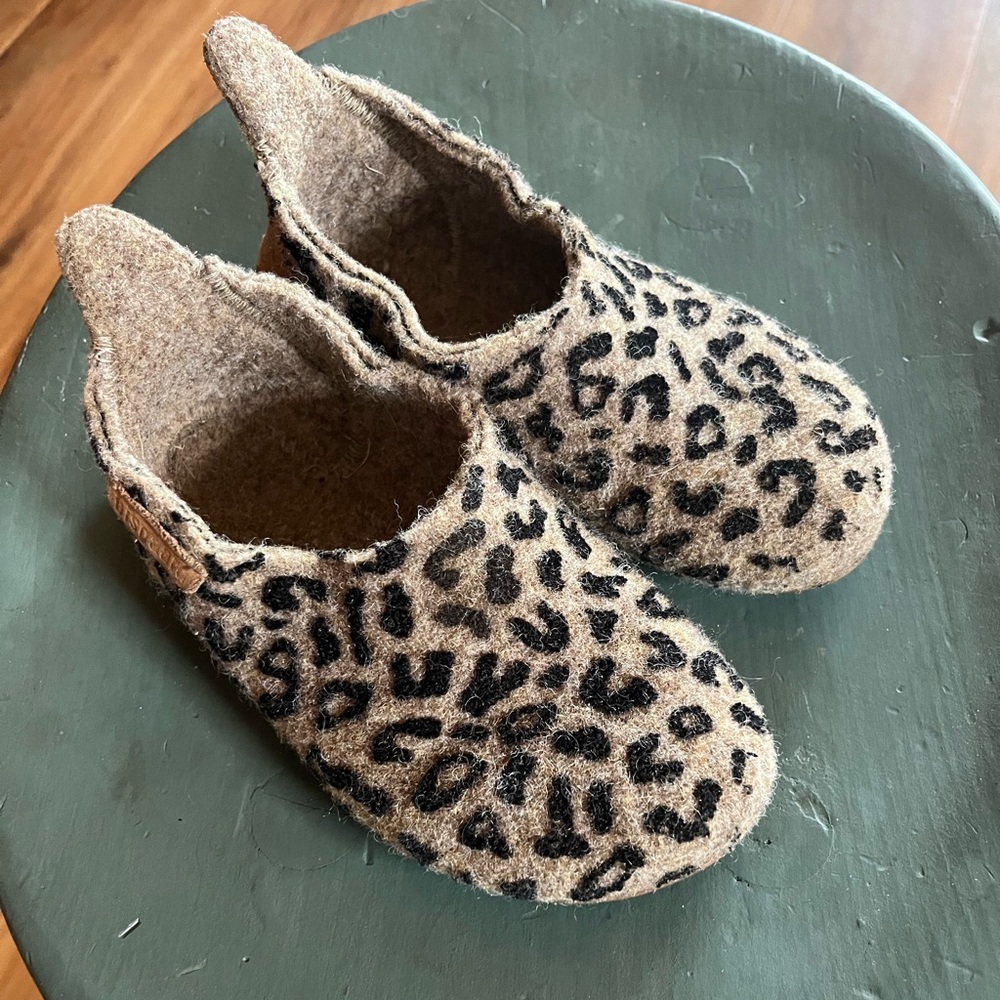 Wool bisgaard slippers size 25